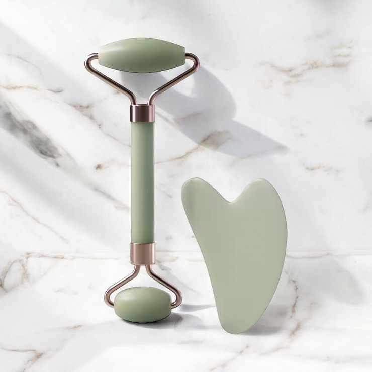 gua-sha et rouleau pour le visage